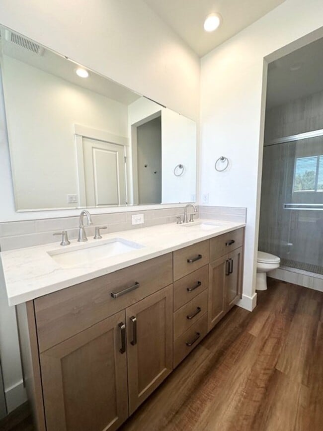 Building Photo - Beautiful 1 year old home available now!