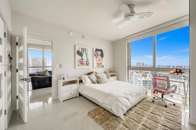 Building Photo - 495 Brickell Ave