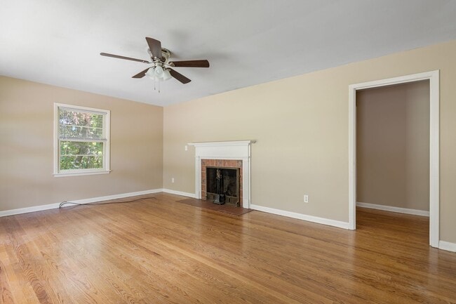 Building Photo - Chapel Hill 3 Bed 2 Bath Ranch - Available...