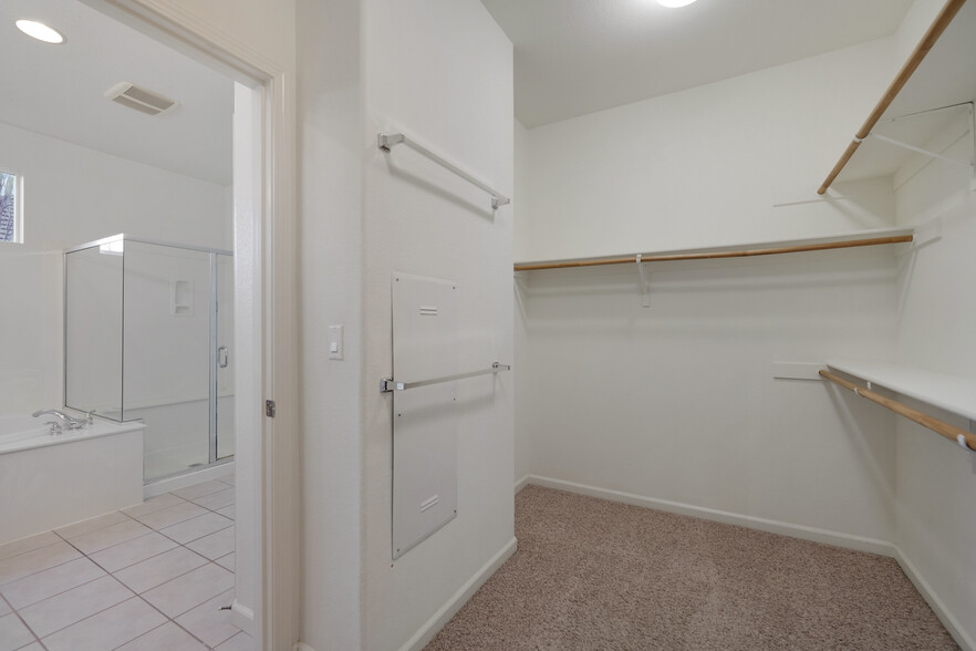 Building Photo - 4276 Steccato Dr