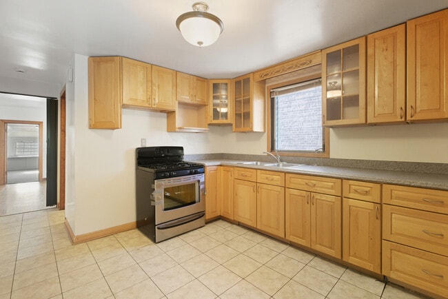 Building Photo - 5434 W Wrightwood Ave