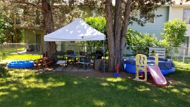 Building Photo - VIDEOTOUR: 2-Bedroom with Garage, close to...
