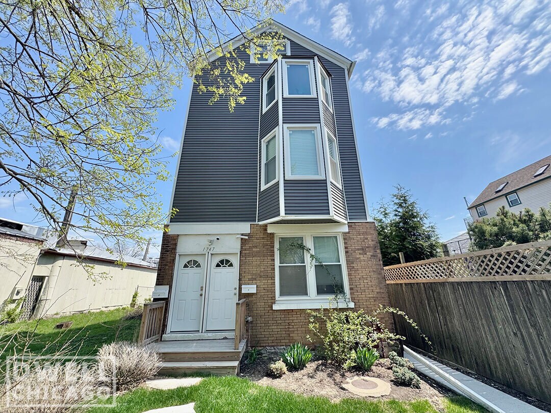 Building Photo - 1747 N Spaulding Ave