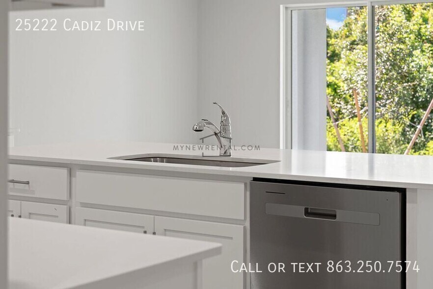 Building Photo - 25222 Cadiz Dr