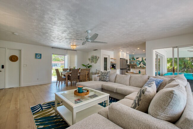 Building Photo - 1432 Wellington Ct