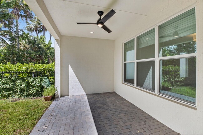 Building Photo - 4320 Buttonwood Dr