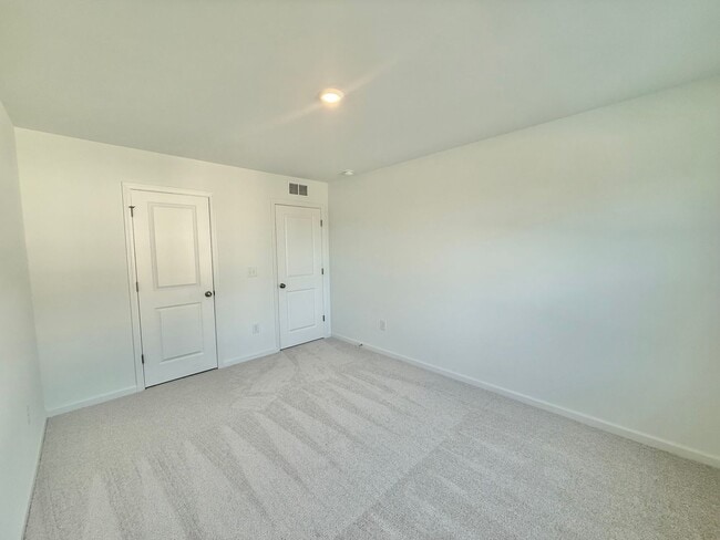 Building Photo - 132 Tree Moss Ct