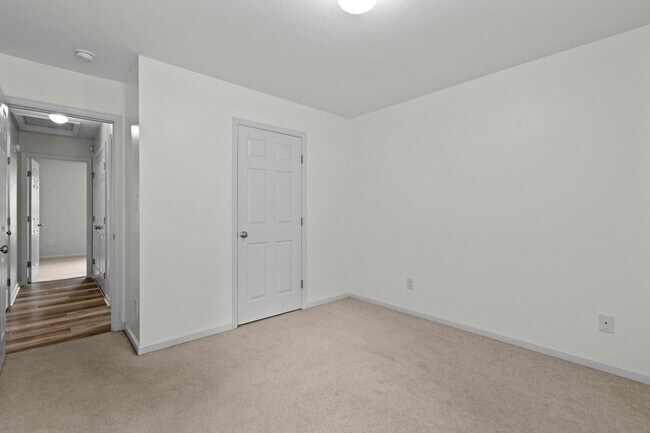 Building Photo - Ranch home with Fenced yard