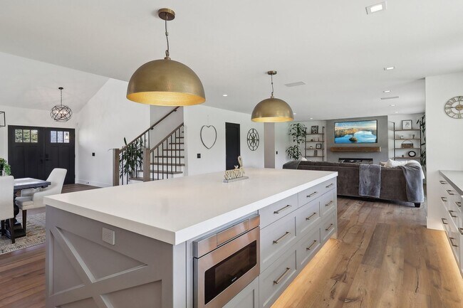 Building Photo - 7249 Mimosa Dr