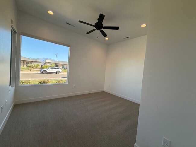 Building Photo - SPACIOUS PATIO HOME FOR RENT!