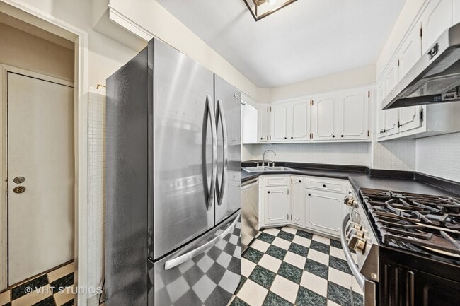 Building Photo - 35 E Washington Blvd