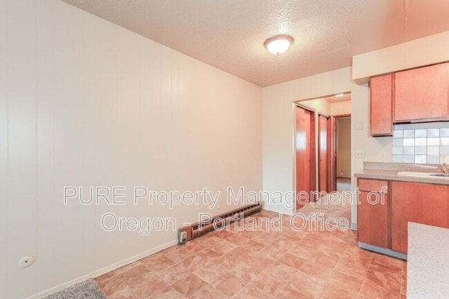 Building Photo - 1135 SE 27th Ave
