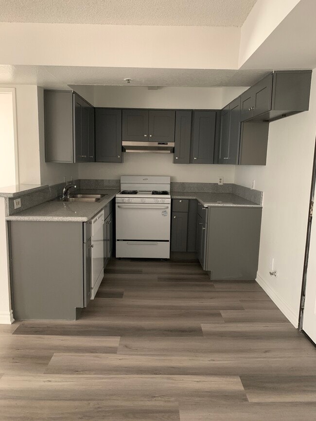 Building Photo - 827 S Berendo St