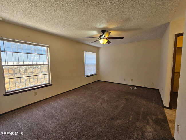 Building Photo - 10604 Pleasant Hills Dr