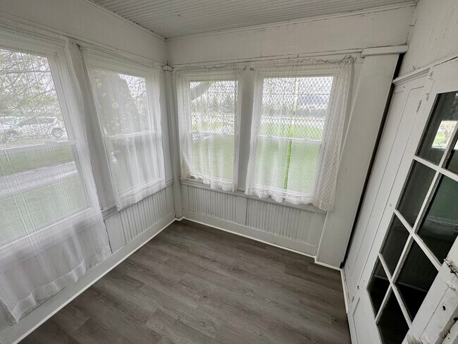 Building Photo - 3042 S Custer Rd