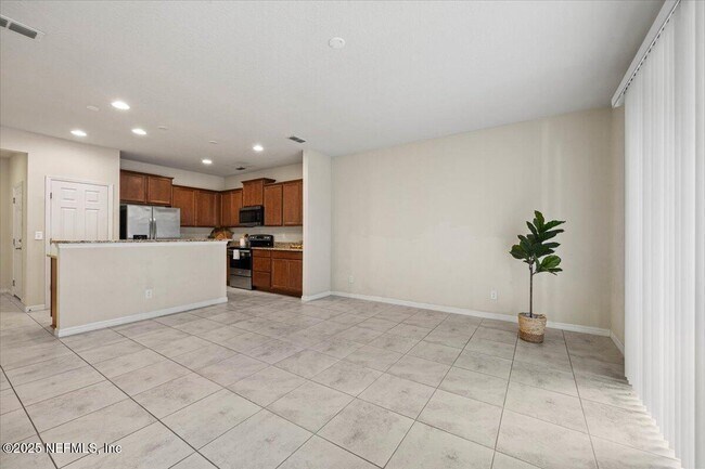 Building Photo - 7023 Buroak Ct