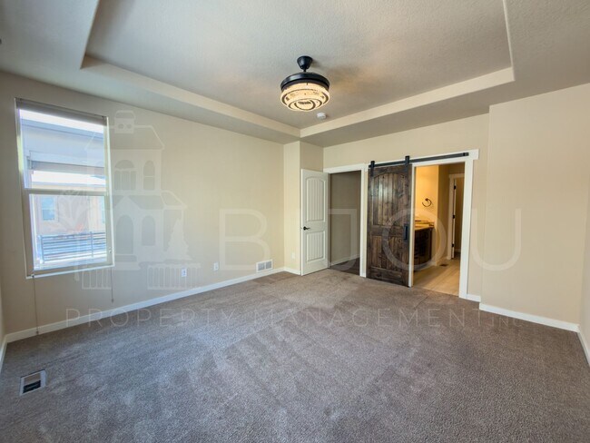 Building Photo - Spacious 4 Bedroom!!
