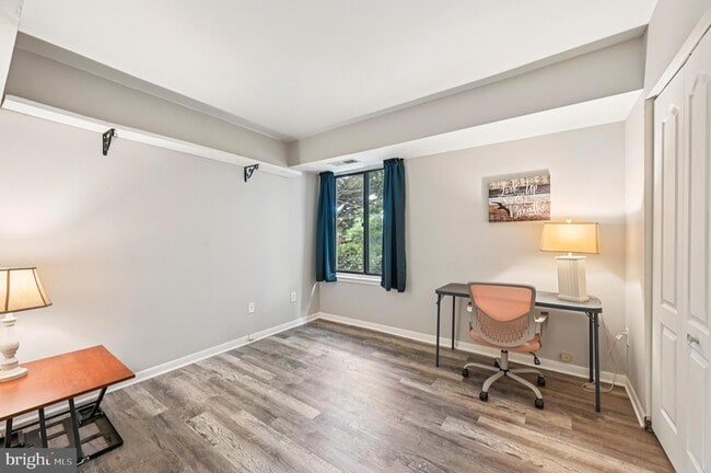 Building Photo - 9633 White Acre Rd