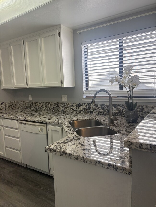 Building Photo - 2213 Camborne Dr