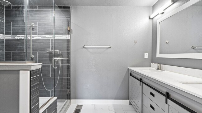 Building Photo - Charming 4-Bedroom Home with Garden – Avai...
