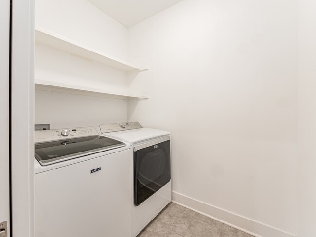 Building Photo - 766 N 6th St