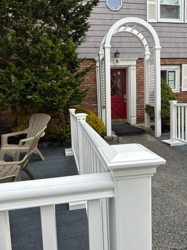 Building Photo - 76 Bayview Ave