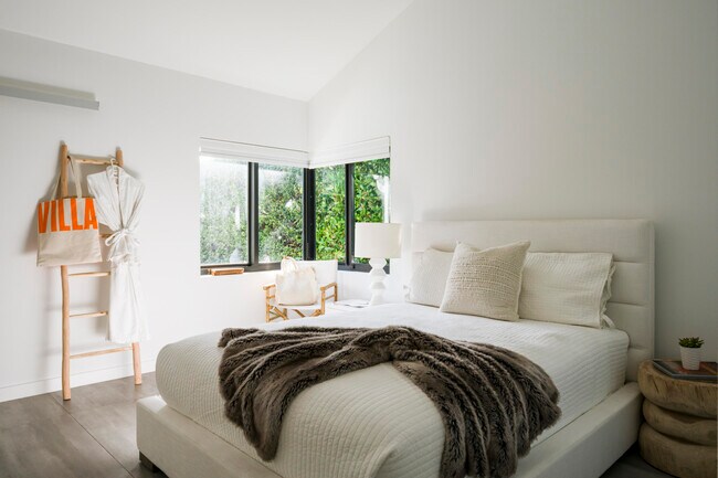 Building Photo - 259 N Coconut Ln