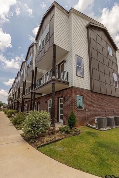 Building Photo - 540 W Erwin St