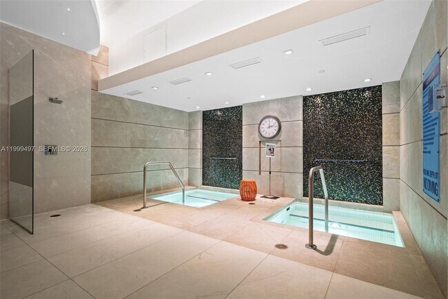 Building Photo - 1010 Brickell Ave