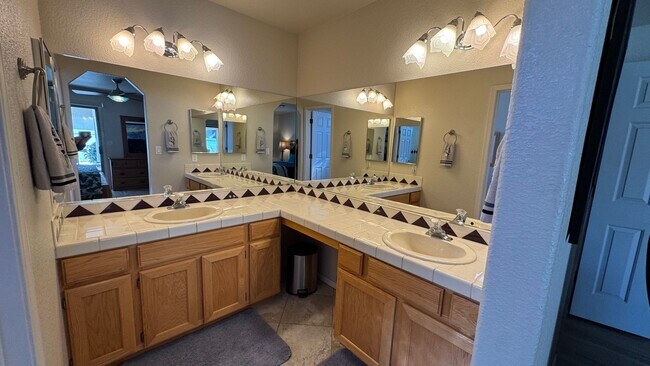 Building Photo - Furnished Pool Home Rental!!