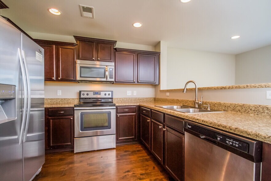 Building Photo - 2627 Salem Glen Xing