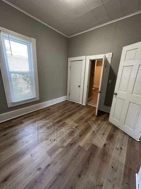 Building Photo - 706 W Kansas St