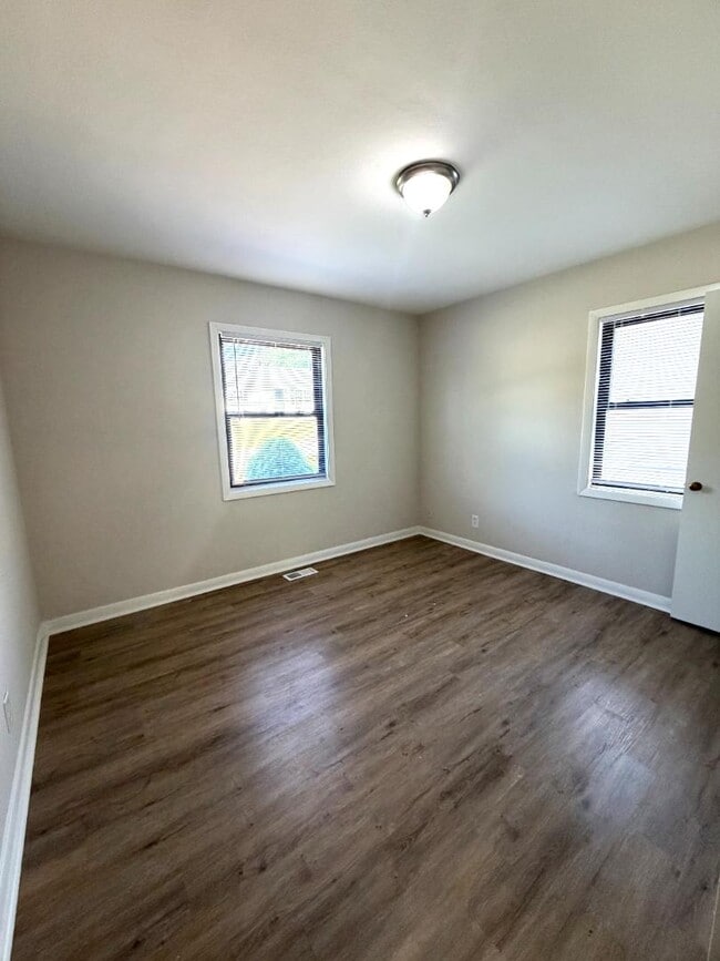 Building Photo - 122 Elkan Ave