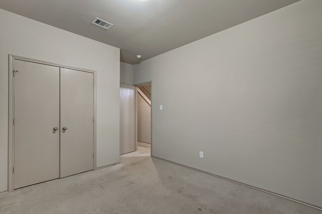 Building Photo - Ready to move in!