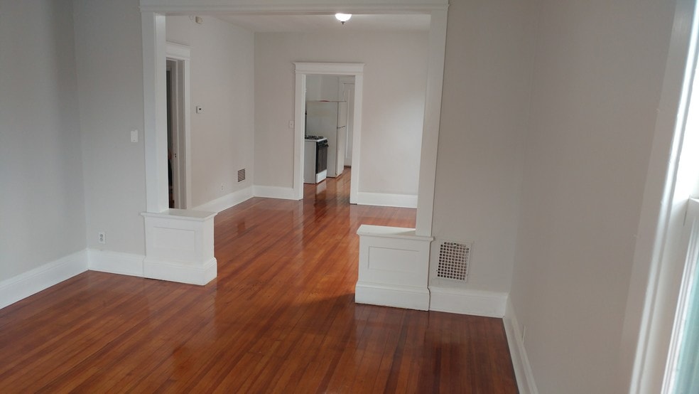 Building Photo - 112 Wall St