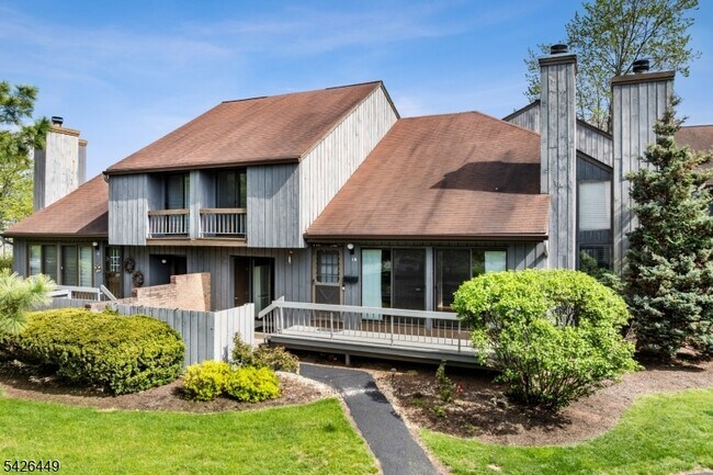 Building Photo - 257 Gemini Dr