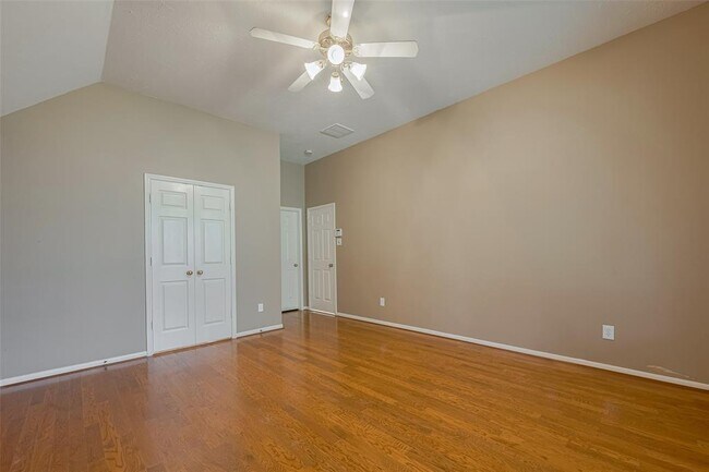 Building Photo - 9502 Willow Crossing Dr