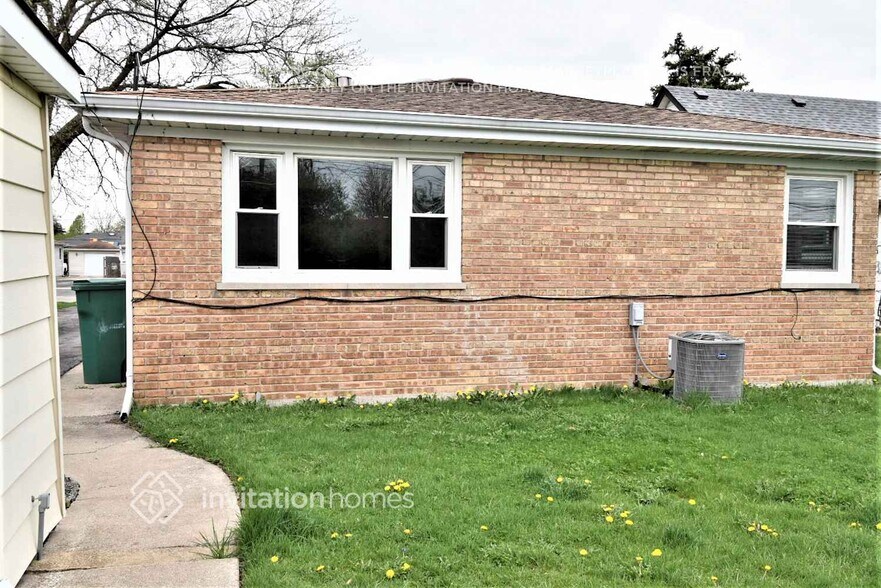 Building Photo - 5846 81st Pl
