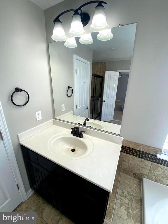 Building Photo - 2716 Lake Forest Dr