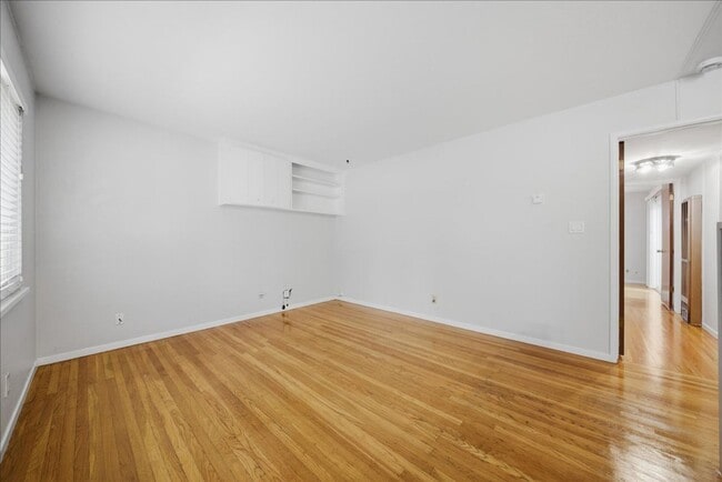 Building Photo - 1155-1155 Rodeo Way