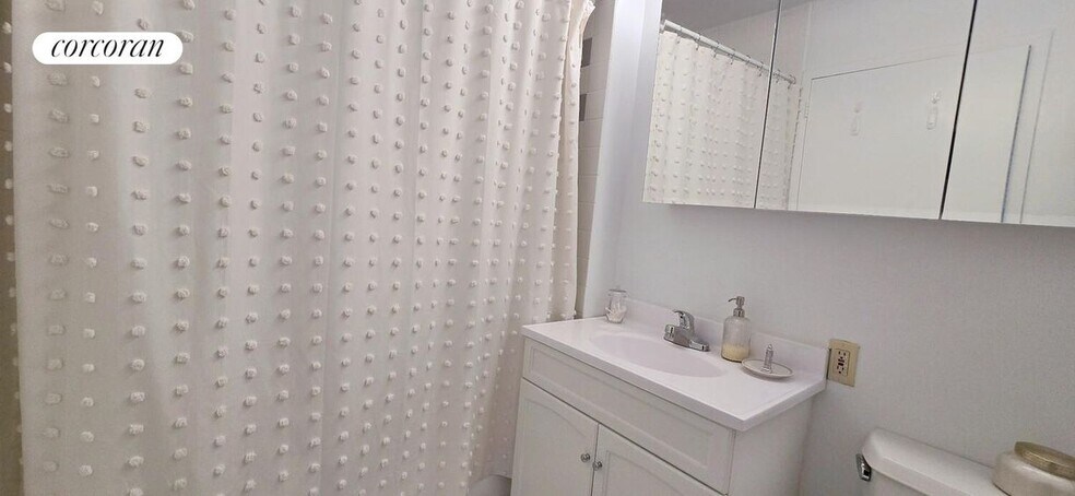 Building Photo - 225 Eighth Avenue 11B