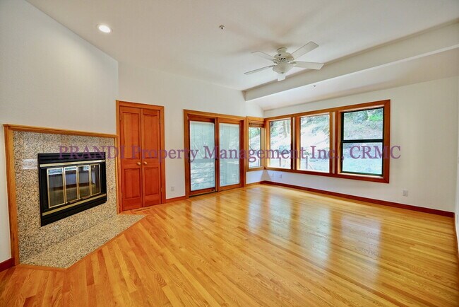 Building Photo - Modern Craftsman Home In Private and Seren...