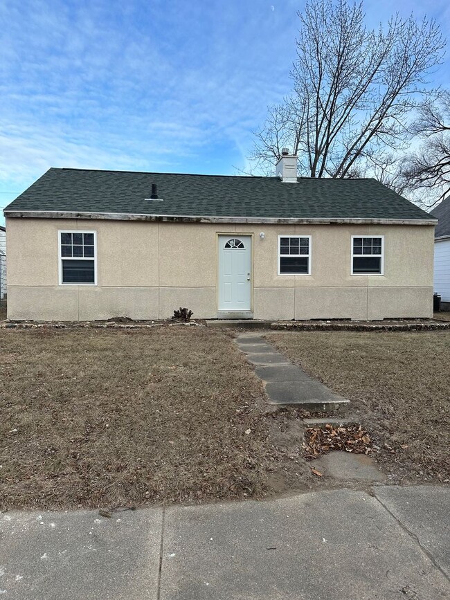 Building Photo - Newly Remodeled 3 Bedroom 1 Bath home with...