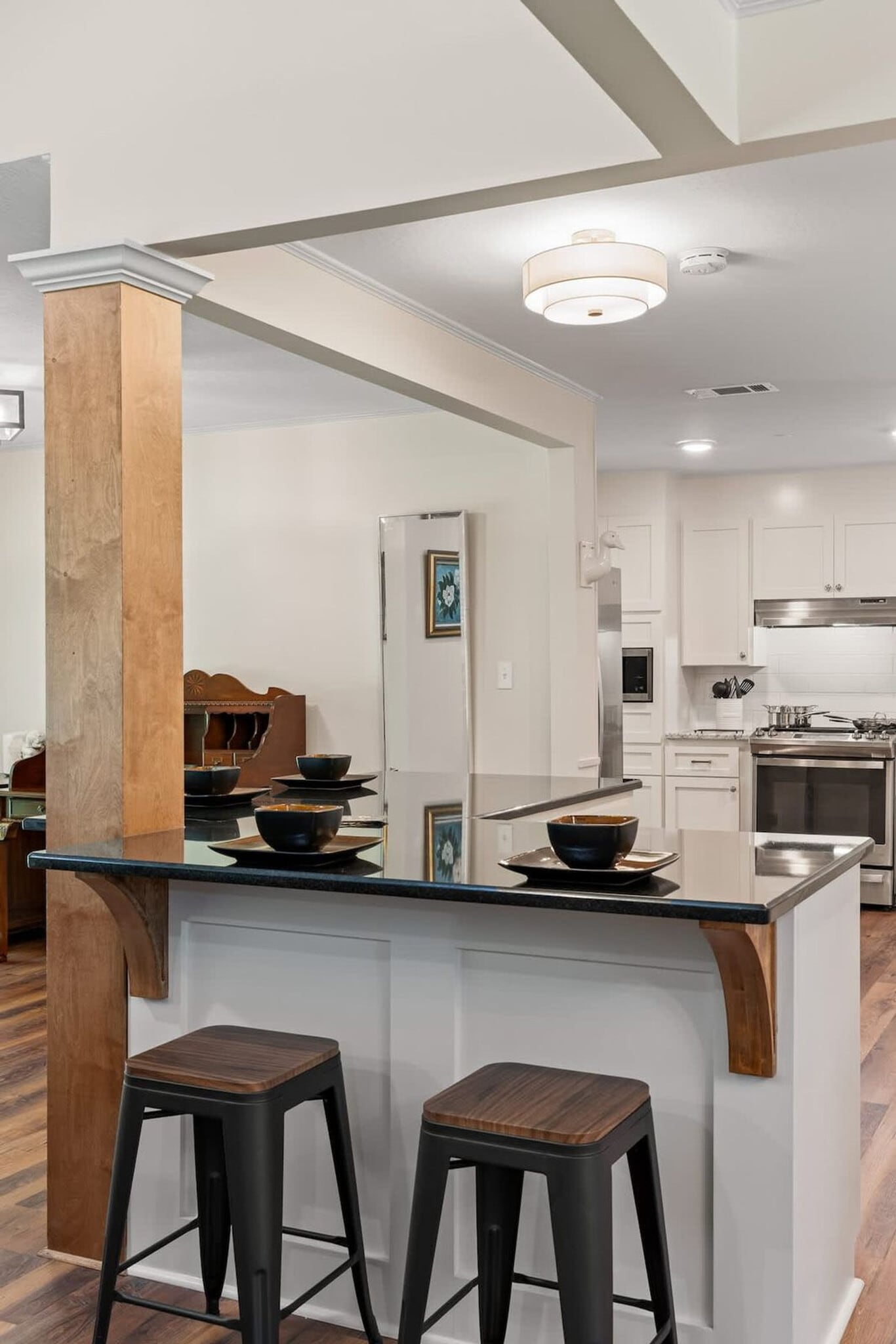 Building Photo - 608 S 21st Ave