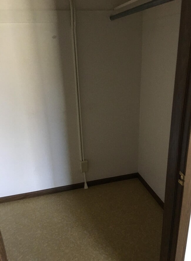 Building Photo - 2020 Cedar St