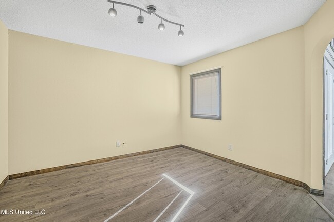 Building Photo - 4409 Shadow Wood Cir