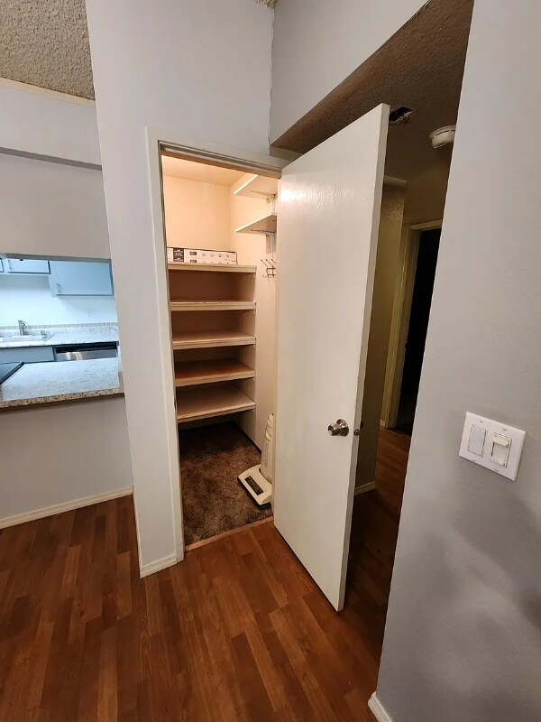 Building Photo - 6934 Sutro Ct