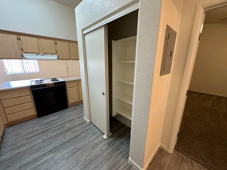 Building Photo - 811 Avenue A