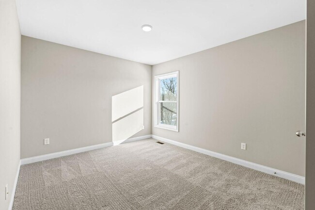 Building Photo - 441 Friendly Ave