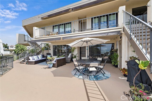 Building Photo - 320 Encino Ln